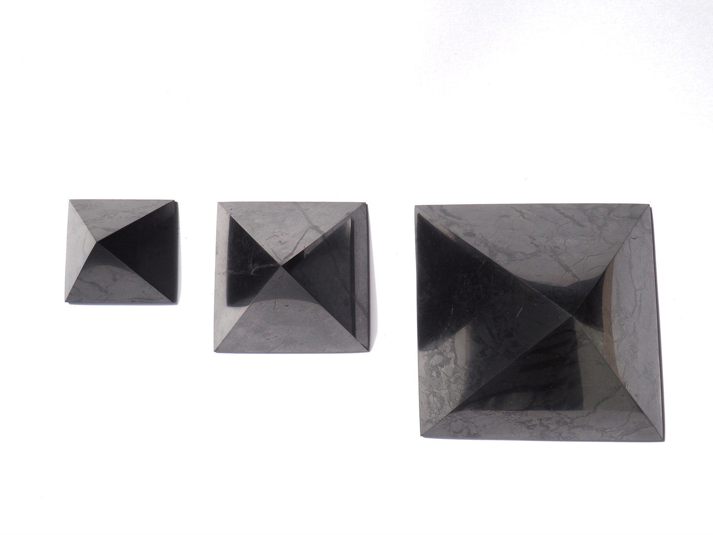 シュンガイトピラミッド 小