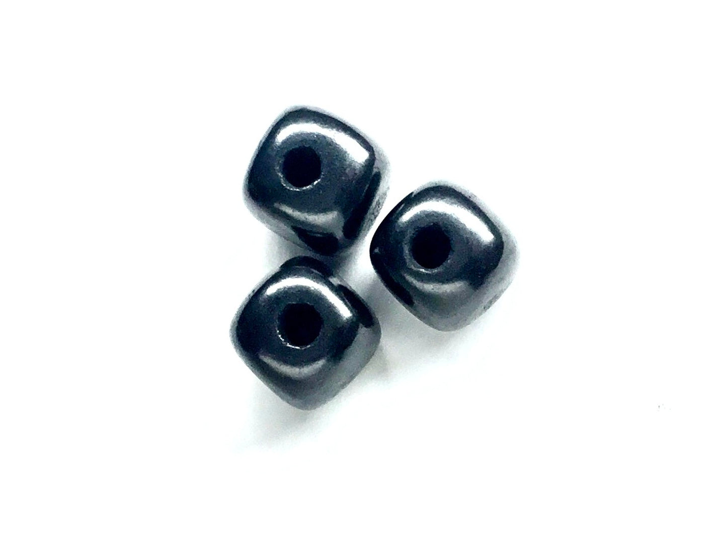 シュンガイトビーズ (キューブ) 10mm