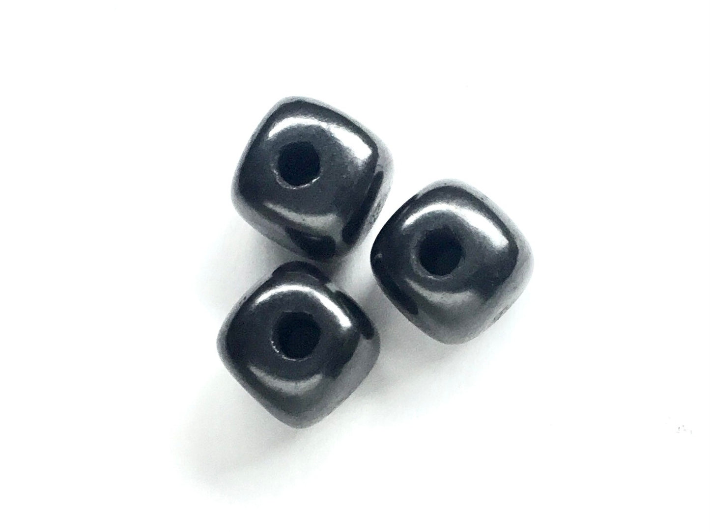 シュンガイトビーズ (キューブ) 10mm