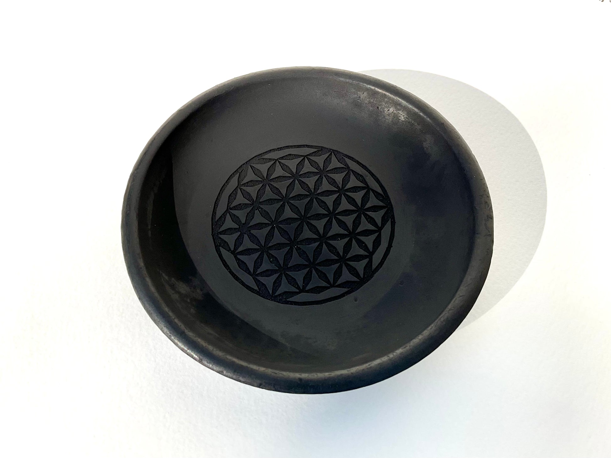 シュンガイトプレート(小) フラワーオブライフ – シュンガイトセンター シュンガイトプレート(小) フラワーオブライフ – シュンガイトセンター